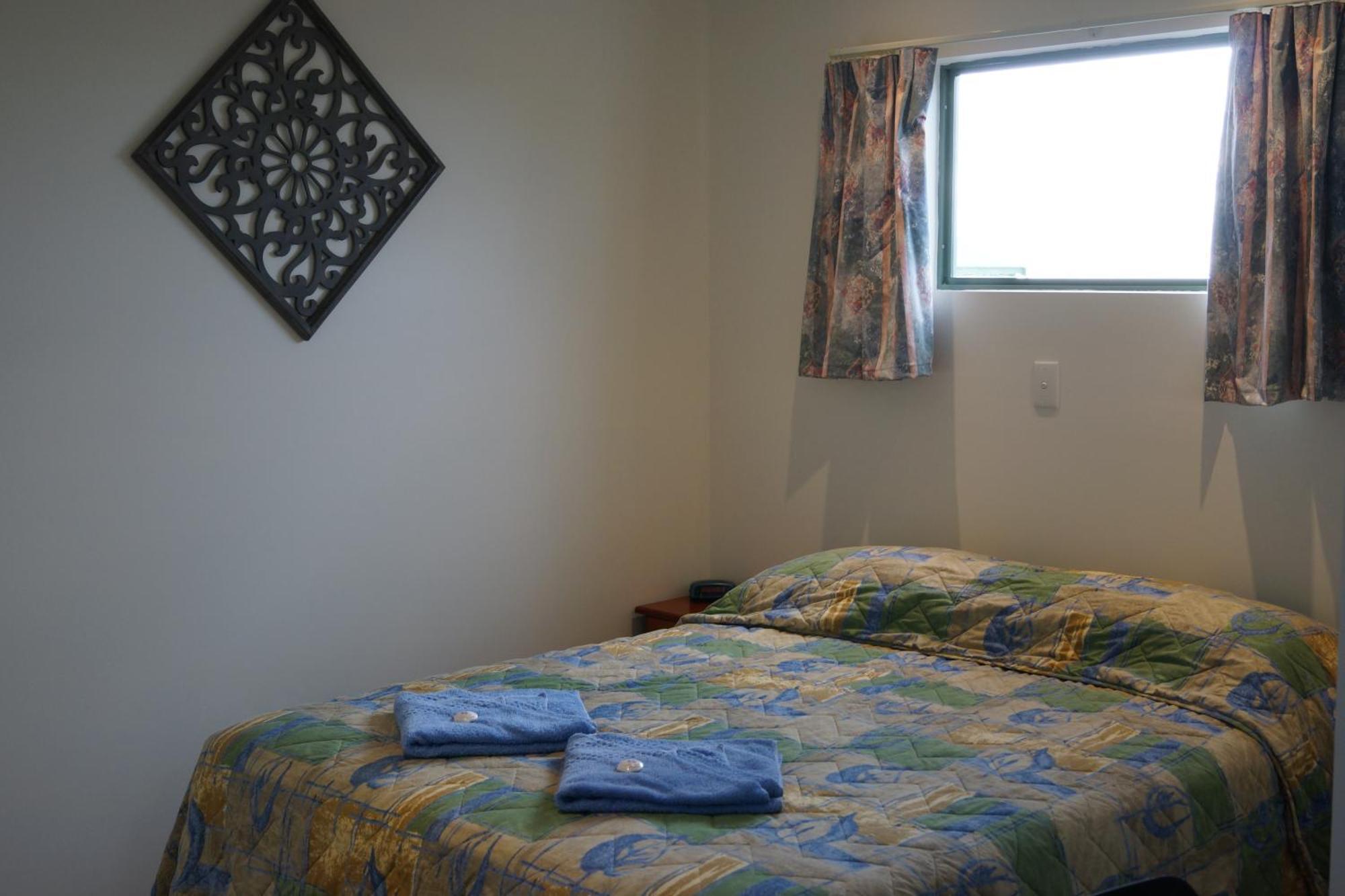 Lake Albert Caravan Park Hotell Meningie Rum bild