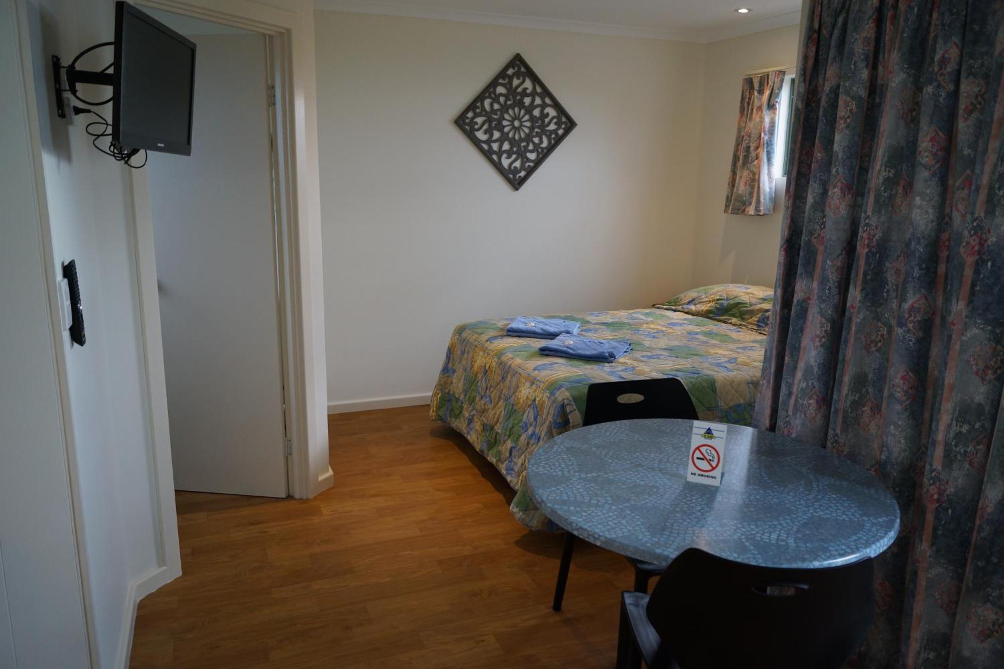 Lake Albert Caravan Park Hotell Meningie Rum bild