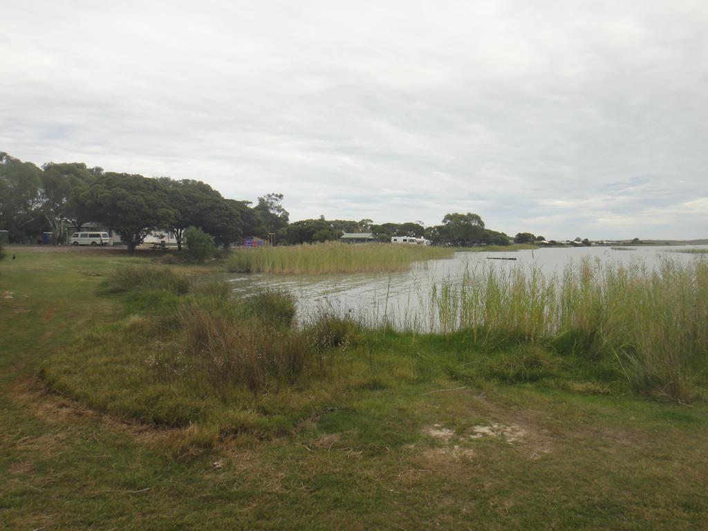 Lake Albert Caravan Park Hotell Meningie Exteriör bild