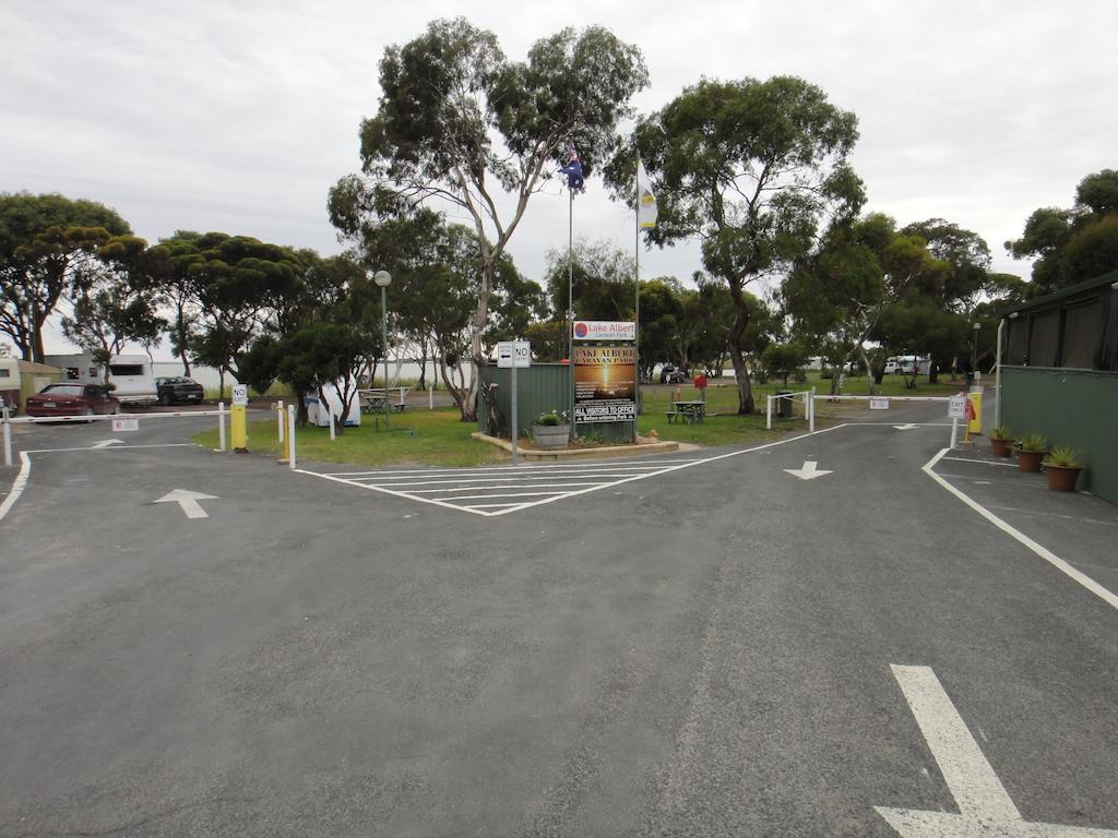 Lake Albert Caravan Park Hotell Meningie Exteriör bild