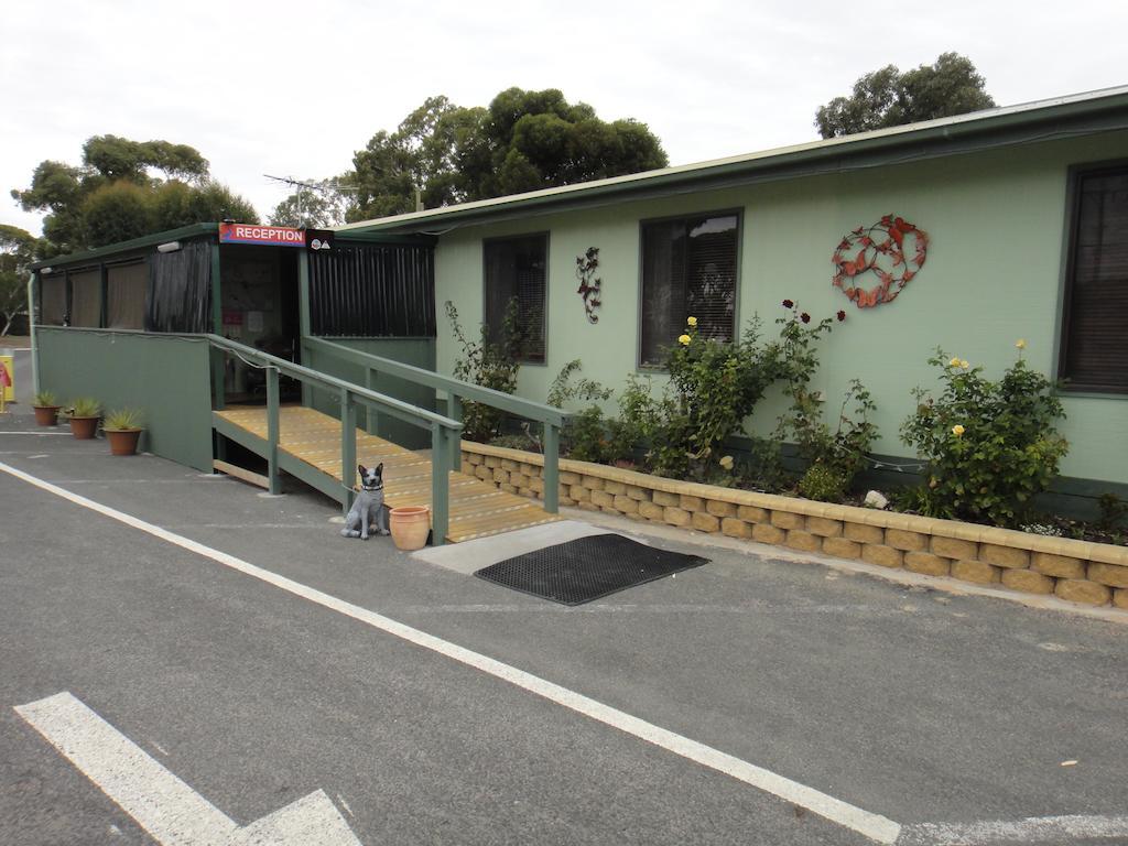 Lake Albert Caravan Park Hotell Meningie Exteriör bild