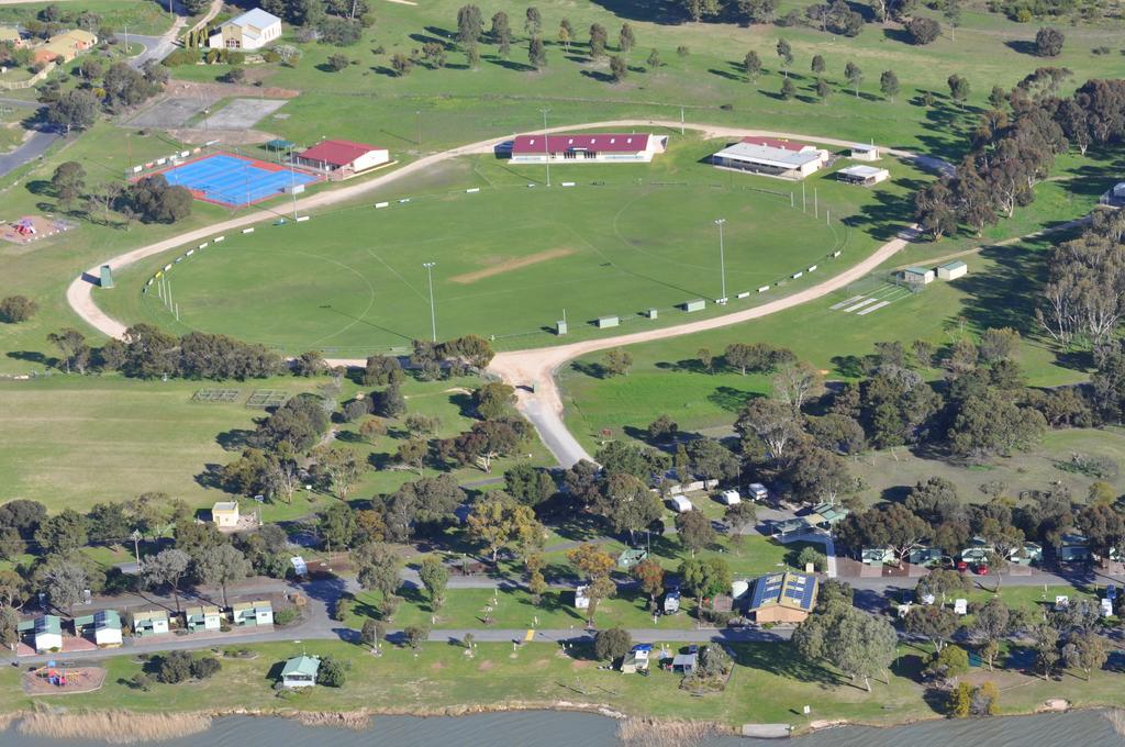 Lake Albert Caravan Park Hotell Meningie Exteriör bild