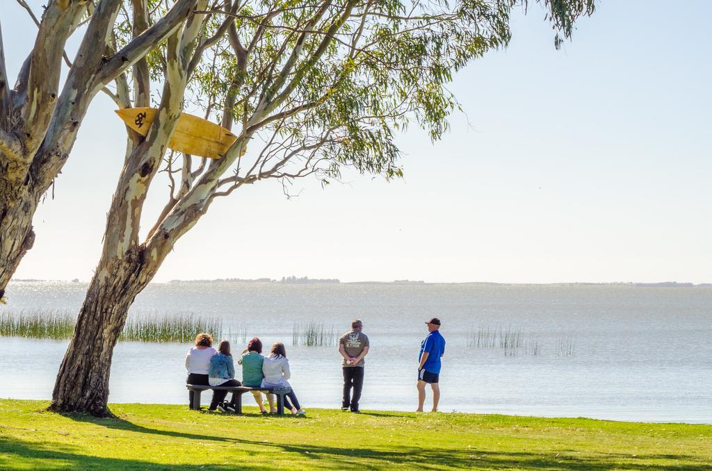 Lake Albert Caravan Park Hotell Meningie Exteriör bild