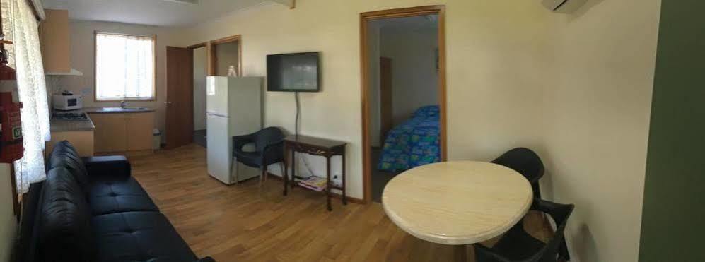 Lake Albert Caravan Park Hotell Meningie Exteriör bild