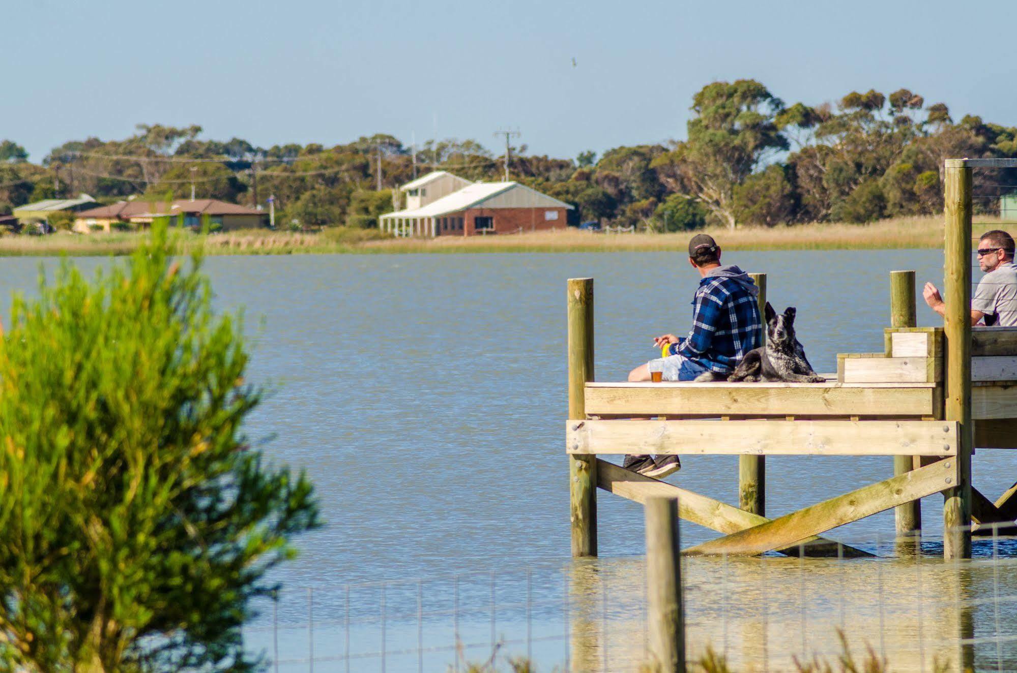 Lake Albert Caravan Park Hotell Meningie Exteriör bild