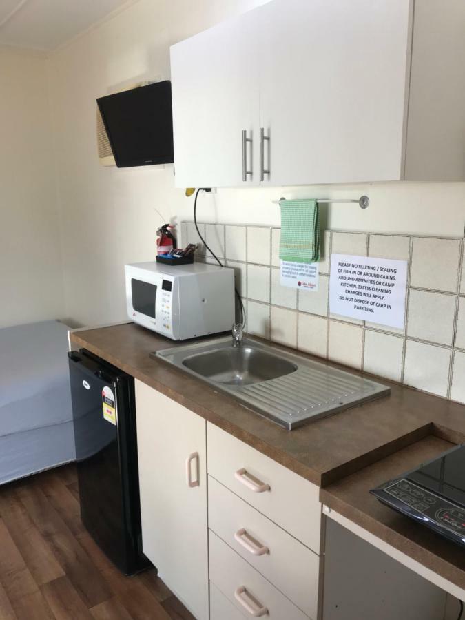 Lake Albert Caravan Park Hotell Meningie Exteriör bild